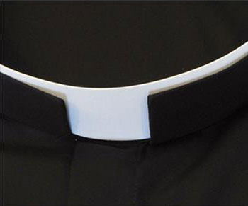 Roma collar detail